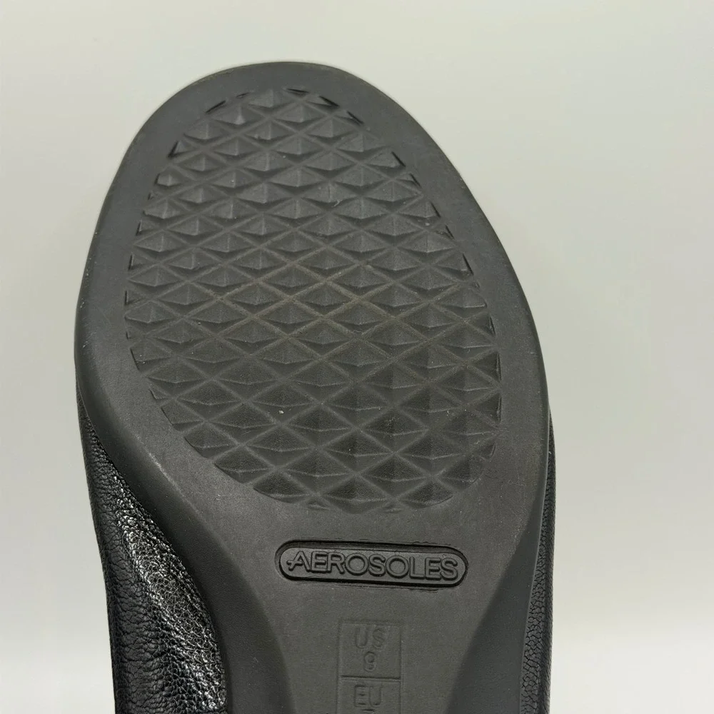 AEROSOLES black leather
